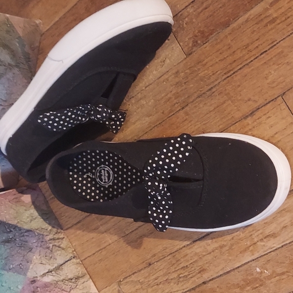 Girls Black slip-ons - Picture 2 of 3